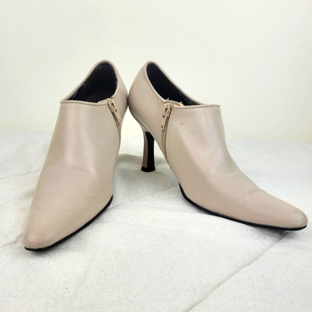 Moda Spana VTG taupe leather pointed toe heeled shoe bootie side zipper Y2K Sz 7